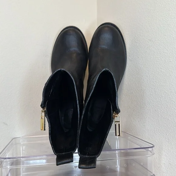 Tory Burch Women’s Black Leather Ankle Boots with Gold Zipper, size 9.5 - Picture 9 of 12